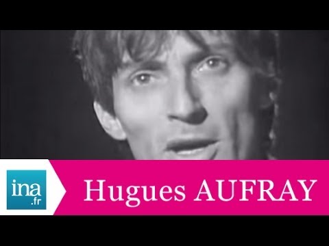 Hugues Aufray "A quoi ça sert de chercher à comprendre" (live officiel) - Archive INA