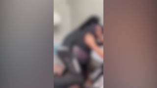Padova, violento pestaggio nei bagni di una scuola: le immagini riprese dai cellulari fanno il gi...