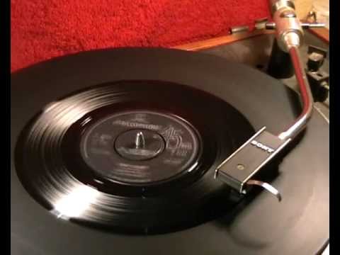 Houston Wells & The Outlaws (Joe Meek) - Livin' Alone - 1964 45rpm