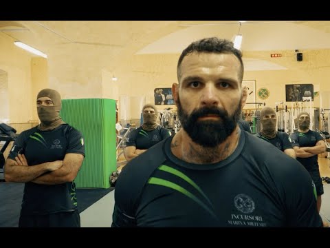 Alessio Sakara e gli Incursori della Marina Militare Italiana