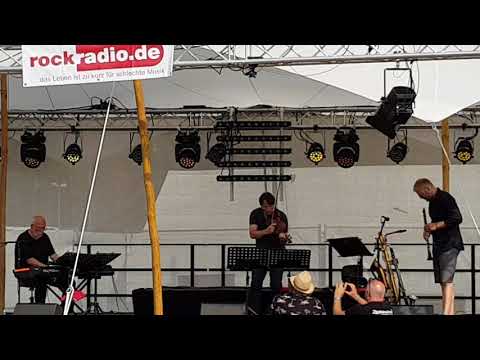 Bonnen, Aigui & Burghaus: Mom & Dad (Live on Zappanale 2018)