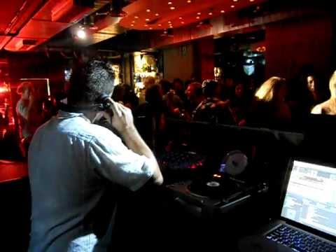 DJ LUIS DELUXE (Victoria Cafe - Donosti) Webcam DJ (Part 1).AVI