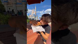 Ordering and Rating Disney World Cast Member’s Favorite Foods #magickingdom