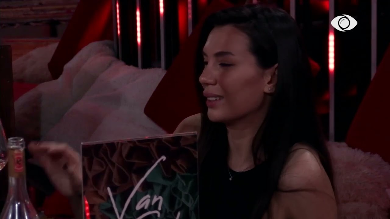 “Tatuazhi im i parë ai ka qenë”/ Ola bisedon me Laertin gjatë darkës: Ma kanë dedikuar…