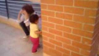 Jugando con David en el patio