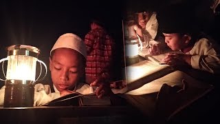 Ponpes Baitul Musthofa Peringati Nuzulul Quran di Alam Terbuka, Hanya Gunakan Obor dan Lentera