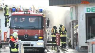 preview picture of video 'Großbrand in Kirchhainer Einkaufsmarkt - Sparfuchs wird Raub der Flammen'