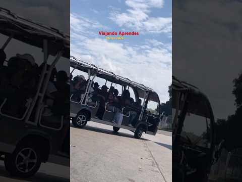 Saliendo del Hospital Naval.Habana del Este