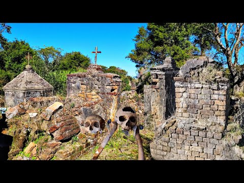 THE OLD CEMETERY MAKES YOUR HAIR STRIPPLE /cangucú lol