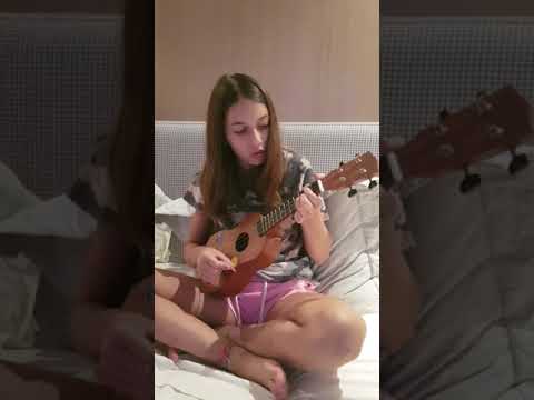 Segunda aula de ukulele da Nina
