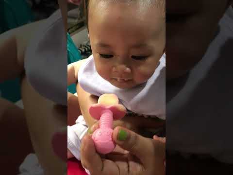 First time eating puree😭                     #babygirl #6monthsbaby #babyfood #babypurees #minivlog