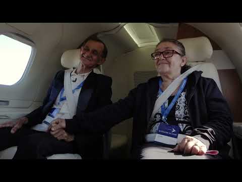 היוצר הקשיש של ה-Penom 100 תוצרת בית מבקר את Embraer וטס במטוס שהעניק לו השראה