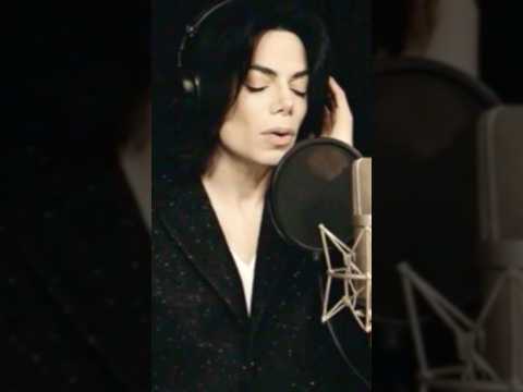 Mike out here singing straight to the angels ❤️ tell ’em, king! #michaeljackson #jackson #ia #ai
