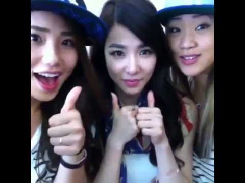 130729 SNSD Tiffany with her cousin@Los Angeles Dodgers and Cincinnati Reds baseball game