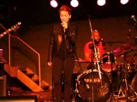 SorryDrummer feat. Patricia Marx - Dias de Sol (Centro Cultural Rio Verde)