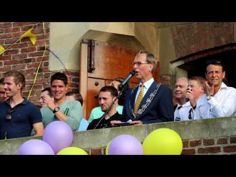 Huldiging VVSB op het gemeentehuis van Noordwijkerhout