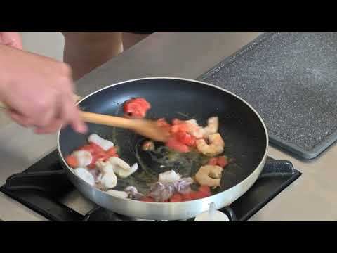 ARTI I KUZHINES - LINGUINE ME KALLAMAR  DHE KARKALEC