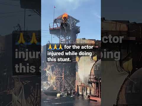 😱An actor was hospitalized yesterday performing this stunt in #waterworld at #universalstudios