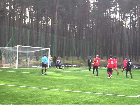 Sparing Ina Goleniów - Sparta Gryfice, bramkarz Iny broni rzut karny.mov