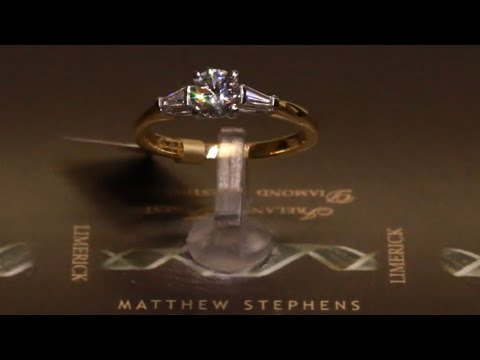 #57231 | T0.69ct/C0.52ct | Round Brilliant Solitaire with Baguette Shoulders Ring | 18ct Yellow Gold