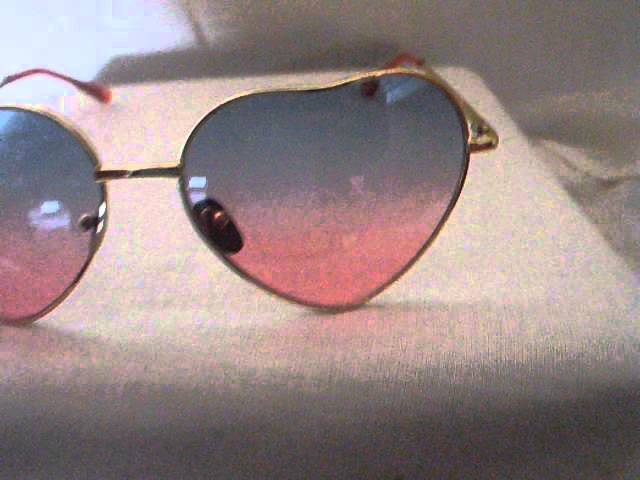 Vídeo relacionado con Ainiv Gafas de Sol Corazon, 2 Paar Hippie Gafas en Forma de Corazón, Gafas Fiesta para Adultos, Mujer, Hombre, para Fiestas, Viajes, Sesión de Fotos, Protector Solar UV400 y Protección UV