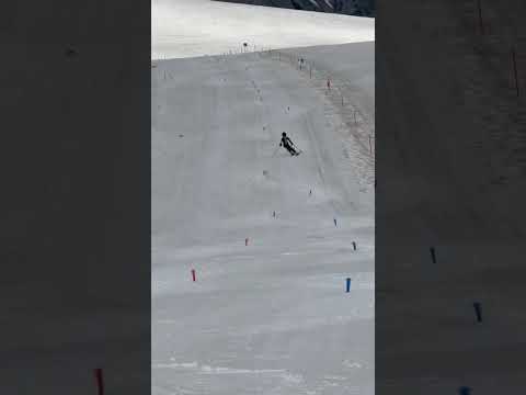 🎯 Precisione sul Ghiaccio – Slalom per Giovani Talenti