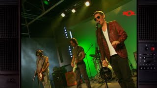 Australian Blonde y Steve Wynn "Black is black" (A Solas 2000)