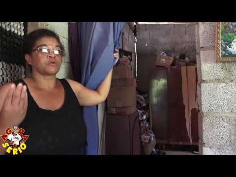 Rita moradora do Bairro dos Justos preocupada com a situação que se encontra sua casa.