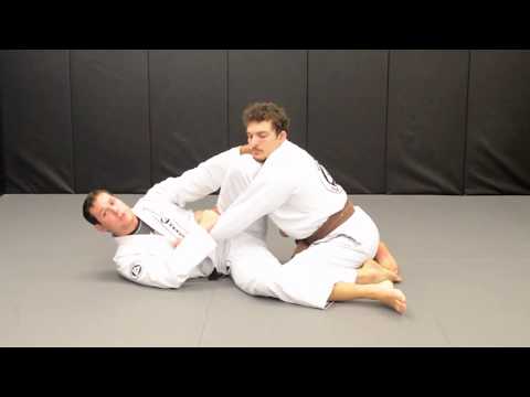 Roger Gracie ensina um detalhe para fazer a sua raspagem de tesoura super eficiente!