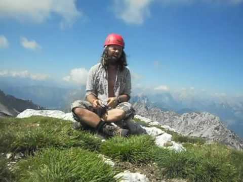 Andrea Lovato BOOOMB's BEATBOX sulla cima del Monte Laste, Dolomiti d'Alpago, a 2247 metri.