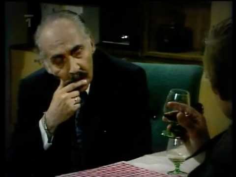Nemocnice na kraji města - Dr. Štrosmajer (Miloš Kopecký) a placení apanáže Jiřímu Kodetovi