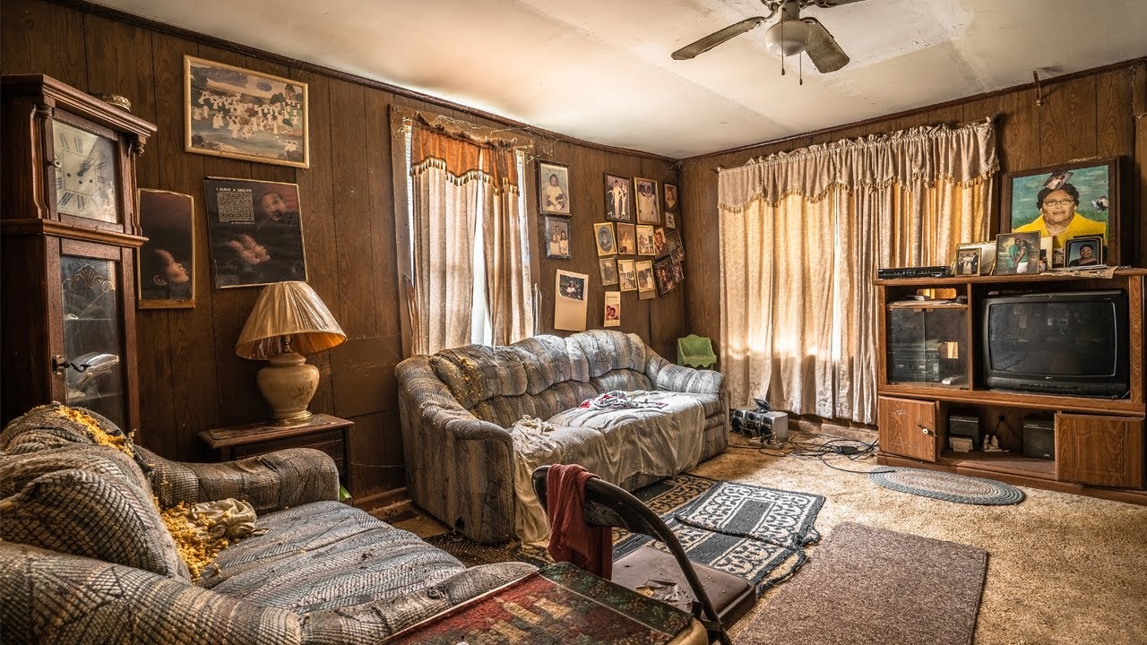 Watch Now A True Time Capsule! - Abandoned American Family's Mansion Left Untouched A True Time Capsule! - Abandoned American Family's Mansion Left Untouched