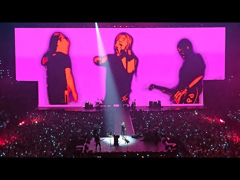 Videoclip de June (Live) — Indochine