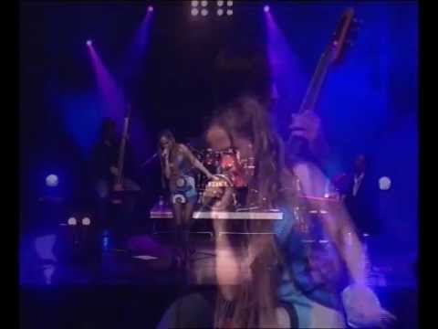 Jessica Loves The Rabbit - Don't You (Forget About Me) (LIVE)