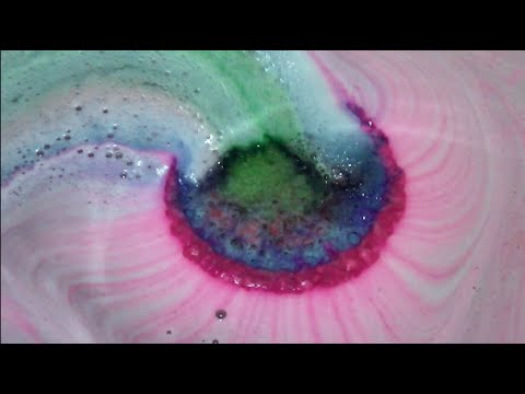 Granny Takes A Dip bath fizz demo, LUSH