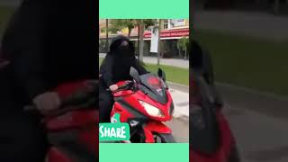 Download lagu VIRAL WANITA BERCADAR NAIK MOTOR #MUSLIMAH #SHOLAWAT mp3