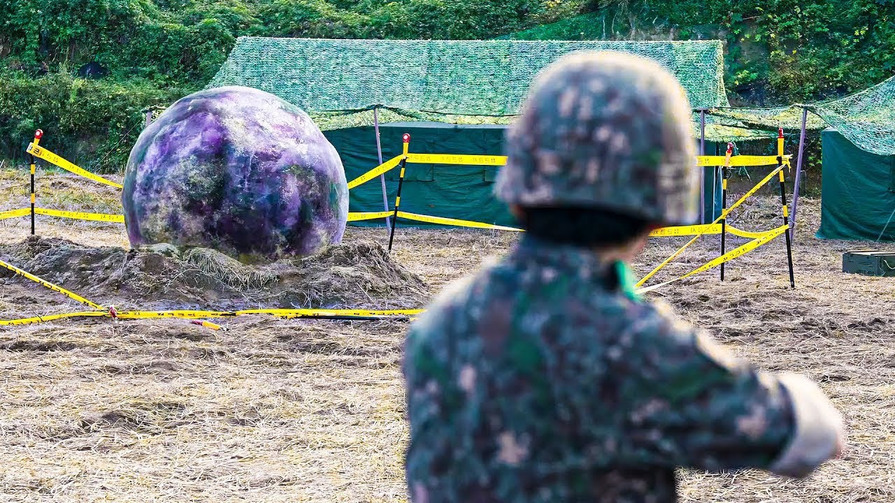 Estudantes tapados são recrutados pelo exercito para salvar o planeta de uma invasão alienígena!