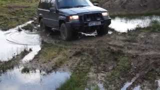 preview picture of video 'Jeep Grand Cherokee ZJ 5.2L V8 on Mud'