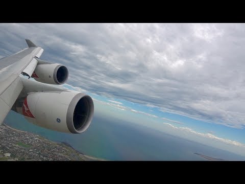 Windy landing onboard a Qantas Boeing 747-400ER into Melbourne Airport (MEL) Video