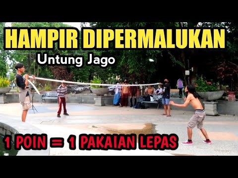 social-experiment-ngajakin-orang-tak-dikenal-main-badminton-yg-kal4h-lep45-s3mu4-pak4i4n-ada-yg-mau