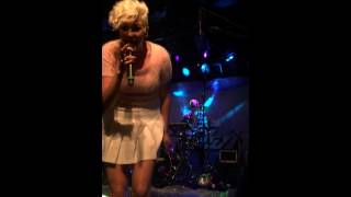 Betty Who, &quot;Dreaming About You&quot; (Boston, MA, 10/10/14)