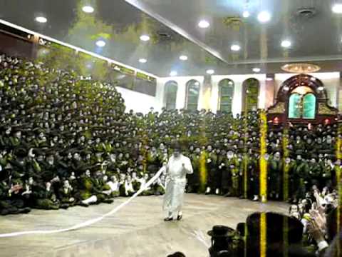 Satmar - Viznitz Wedding in Boro Park   Satmar Rebbe Mitzvah tantz 2