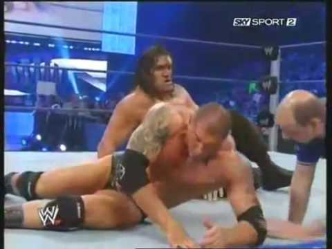 Batista vs The Great Khali (Commento di Michele Posa e Luca Franchini)