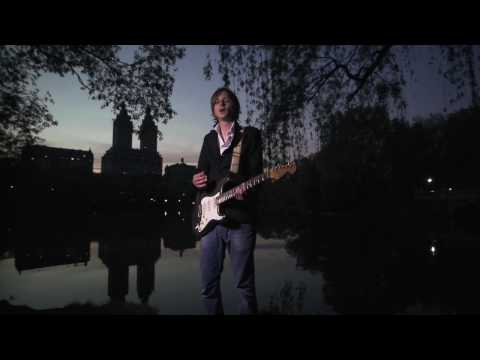 Bertolf - Mr Light (Official Video)