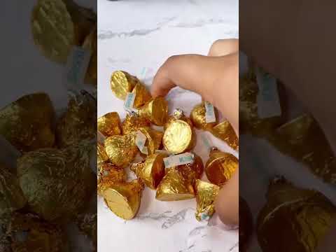 YOU CAN SHARE THIS KISSES 😜🤩#kisses #hersheykisses #chocolate #unboxing #food