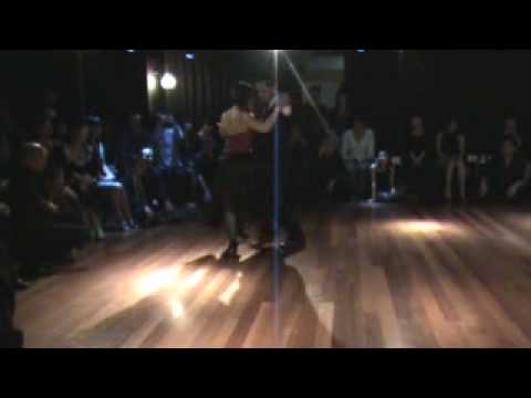 Daniel Nacucchio  and  Cristina Sosa  are  dancing  to  the  tango  "  Bien Pulenta  "