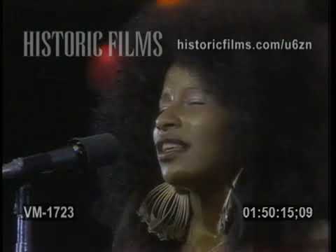 Chaka Khan & Rufus - "Sweet Thing" LIVE 1976
