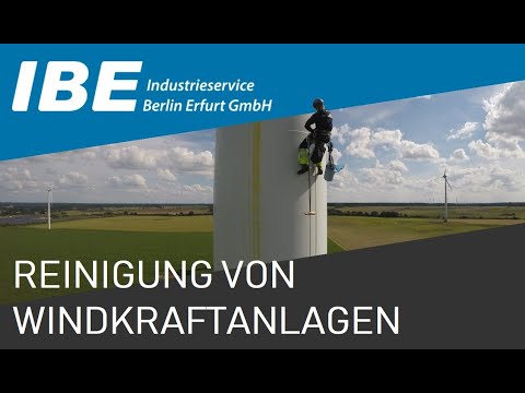 Reinigung einer Windkraftanlage durch Industriekletterer - Cleaning of a Windturbine