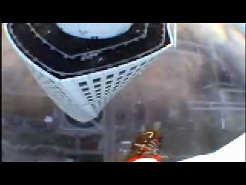 crazy pictures   videos   Amazing parachute jumping  actiOn    Baumgartner Jumps Turning Torso Felix