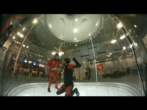 Indoor skydiving: transitions and knee flying (Nick 26)